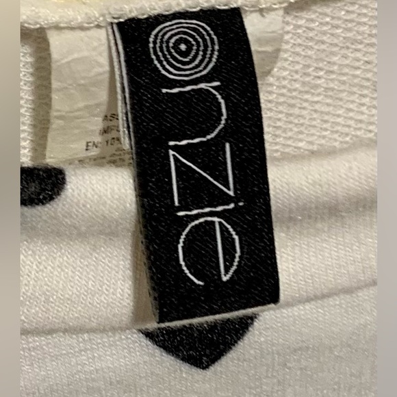 ONZIE White with Black Heart Sweatshirt - Picture 4 of 6
